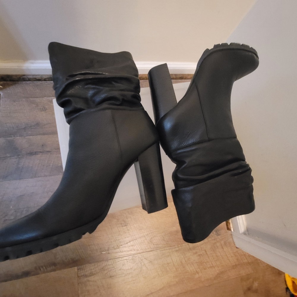 Katy Perry size 9 leather slouch boot